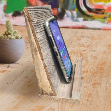 mobile stand size on table